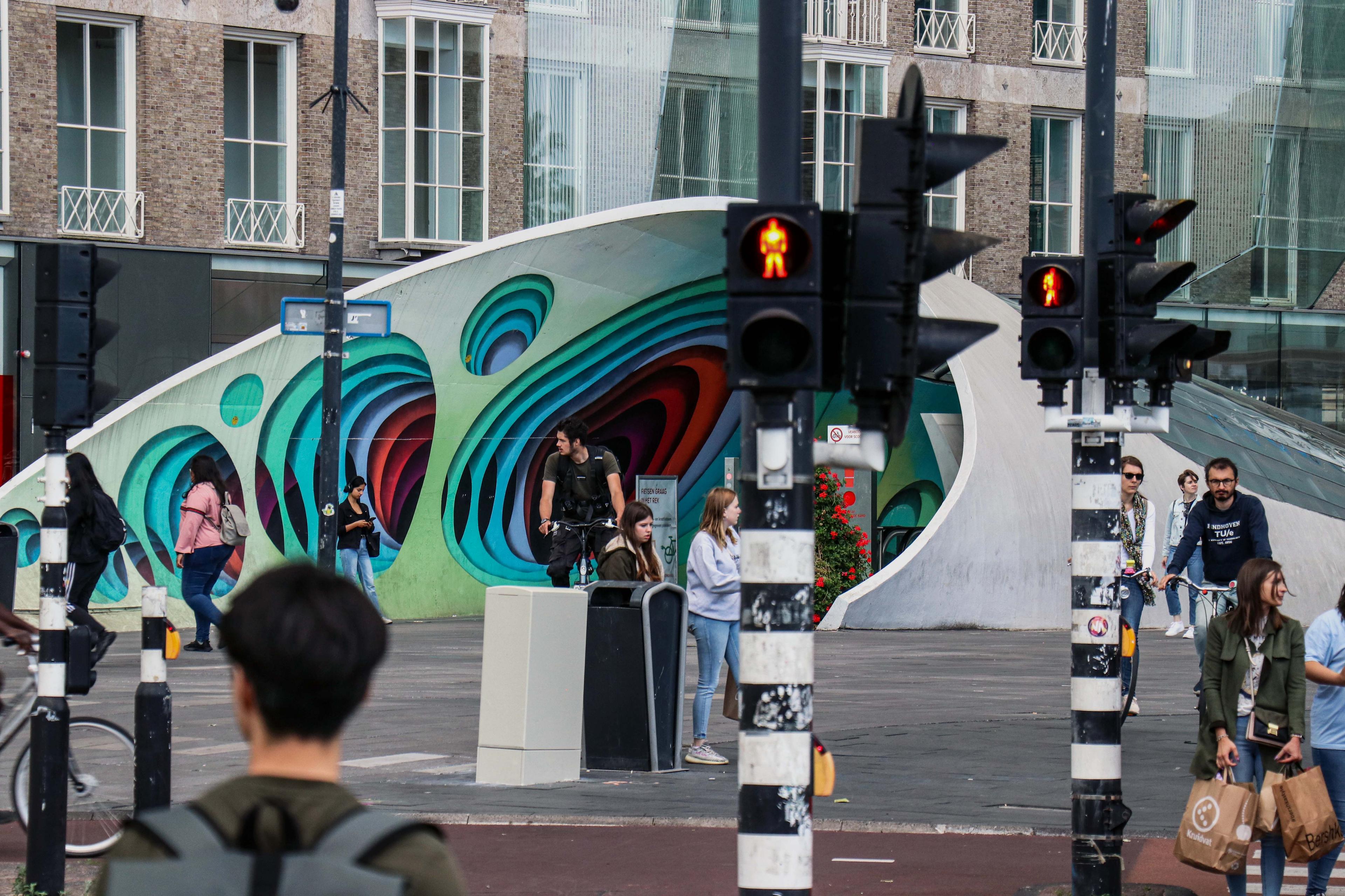 Cover image for article "The Dutch Educational System"