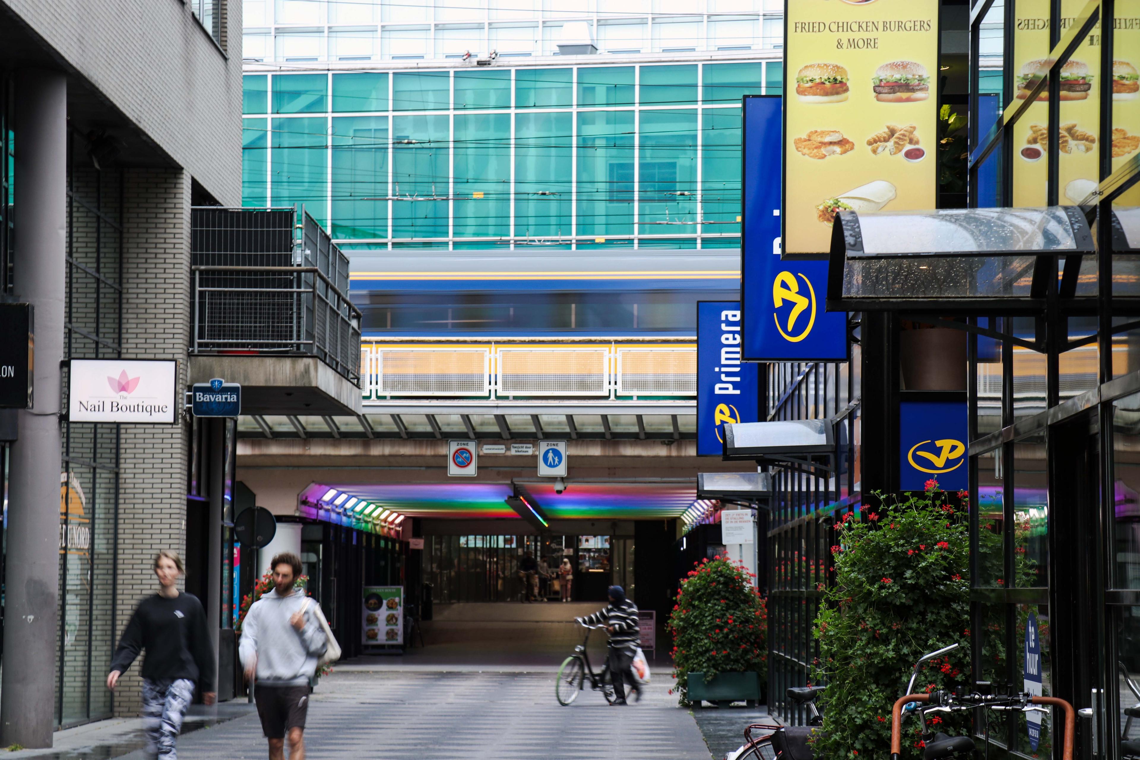 Cover image for article "Shops"